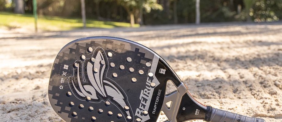 Raquete AMA Sport Raptor Bee Carbono 6K: O Novo Padrão de Agilidade e Aerodinâmica no Beach Tennis Raquete AMA Sport Raptor Bee Carbono 6K: O Novo Padrão de Agilidade e Aerodinâmica no Beach Tennis